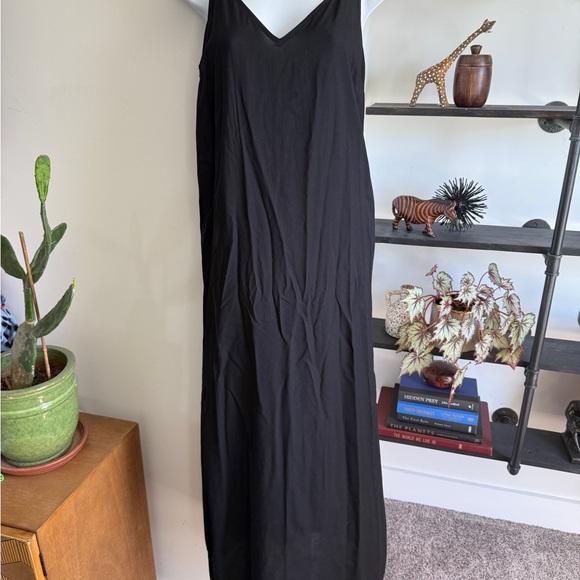 Old Navy Black Sleeveless V-Neck Slip Maxi Dress - Picture 1 of 4